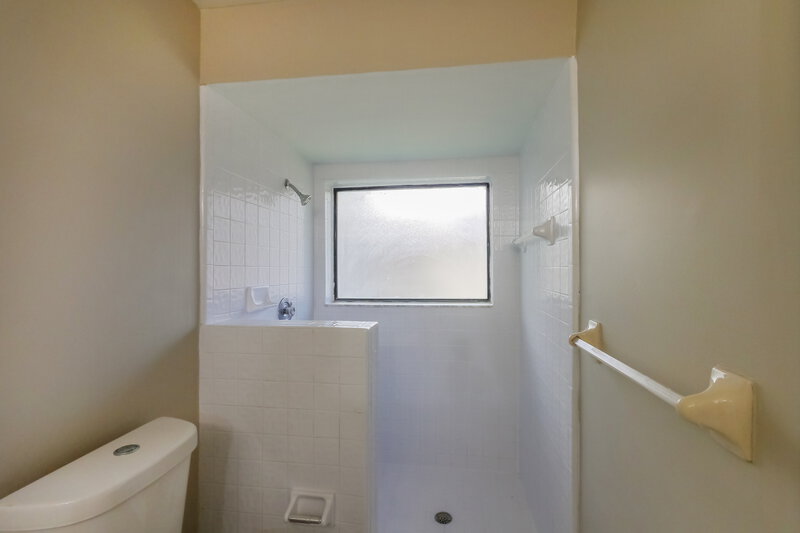 4,480/Mo, 740 NW 41st Way Deerfield Beach, FL 33442 Main Bathroom View 2