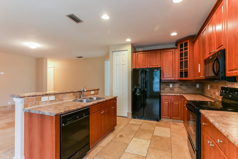 3,340/Mo, 169 Mulberry Grove Rd Royal Palm Beach, FL 33411 Kitchen View 2