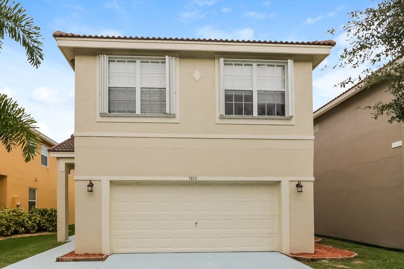3,145/Mo, 7673 Springfield Lake Dr Lake Worth, FL 33467 External View
