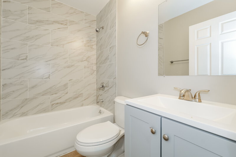 3,210/Mo, 7673 Springfield Lake Dr Lake Worth, FL 33467 Bathroom View