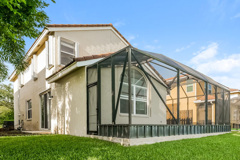 3,210/Mo, 7673 Springfield Lake Dr Lake Worth, FL 33467 Rear View