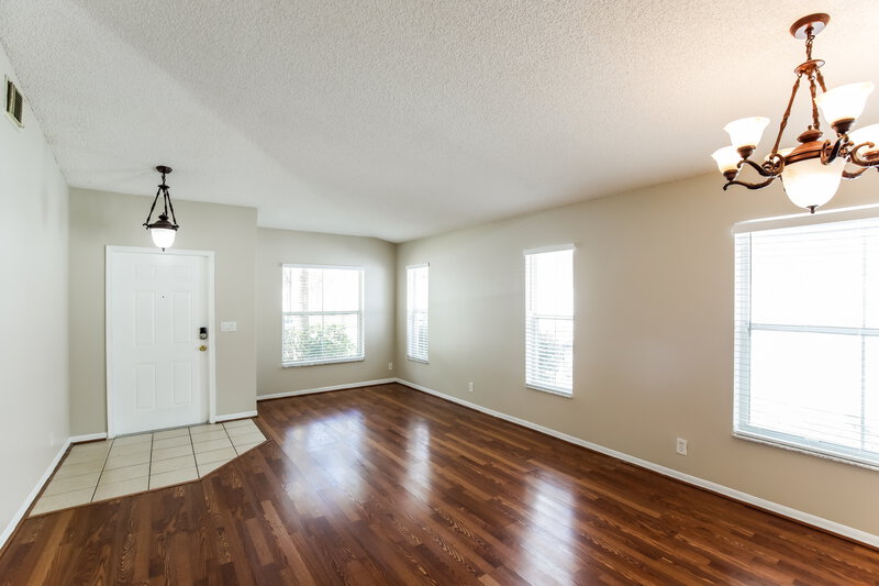 2,885/Mo, 1453 NW 208th Ter Pembroke Pines, FL 33029 Living Room View 2