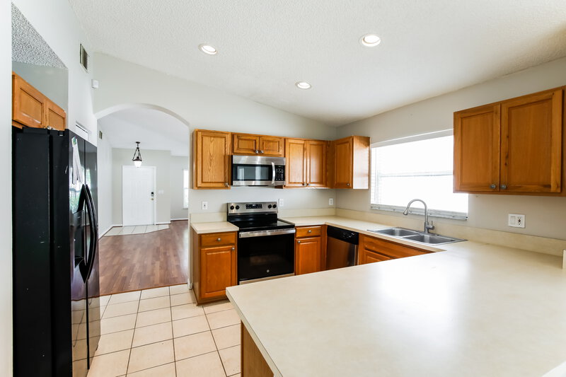 2,885/Mo, 1453 NW 208th Ter Pembroke Pines, FL 33029 Kitchen View 2