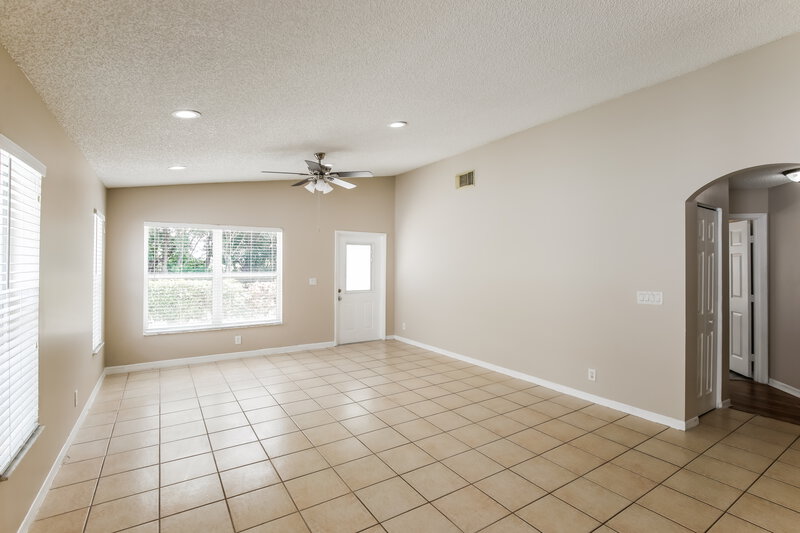 2,885/Mo, 1453 NW 208th Ter Pembroke Pines, FL 33029 Family Room View
