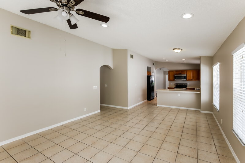 2,885/Mo, 1453 NW 208th Ter Pembroke Pines, FL 33029 Family Room View 2