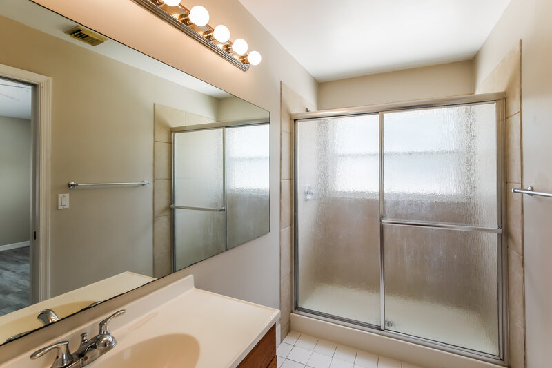 2,885/Mo, 1453 NW 208th Ter Pembroke Pines, FL 33029 Main Bathroom View