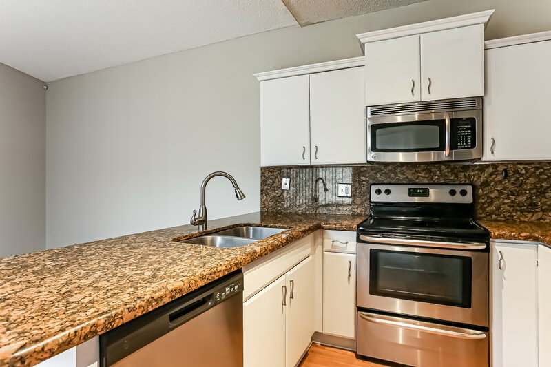 3,995/Mo, 1981 NW 190th Ave Pembroke Pines, FL 33029 Kitchen View