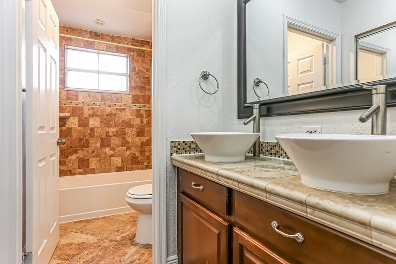 3,995/Mo, 1981 NW 190th Ave Pembroke Pines, FL 33029 Main Bathroom View