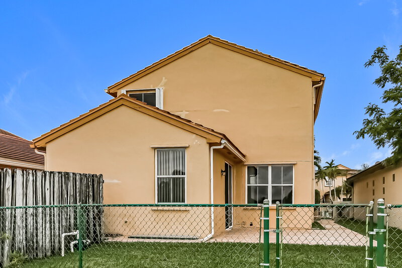 3,995/Mo, 1981 NW 190th Ave Pembroke Pines, FL 33029 Rear View