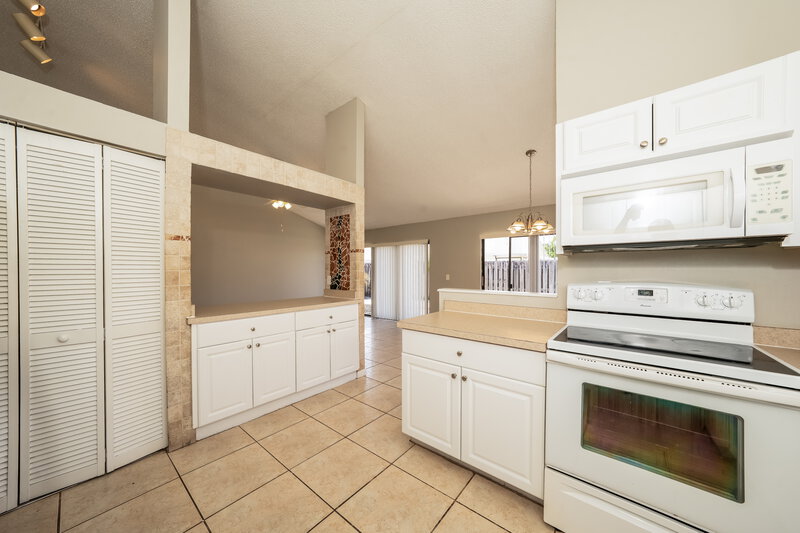 3,040/Mo, 80 Baytree Cir Boynton Beach, FL 33436 Kitchen View