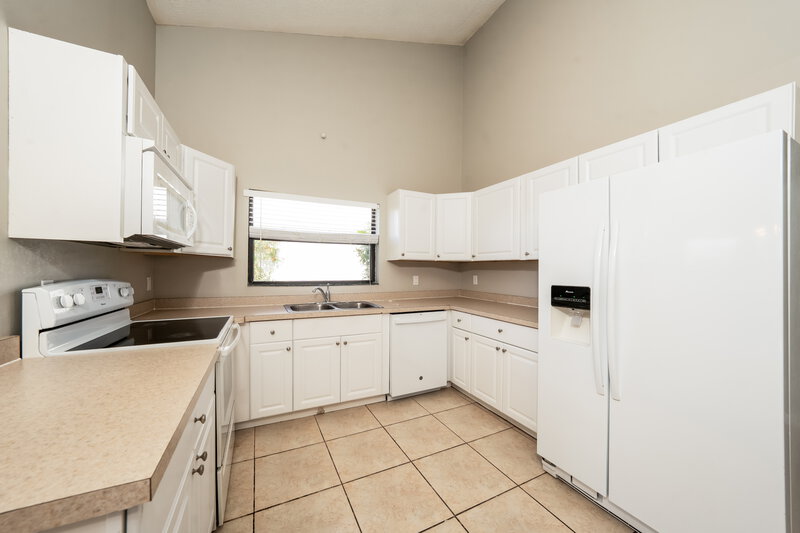 3,040/Mo, 80 Baytree Cir Boynton Beach, FL 33436 Kitchen View 2