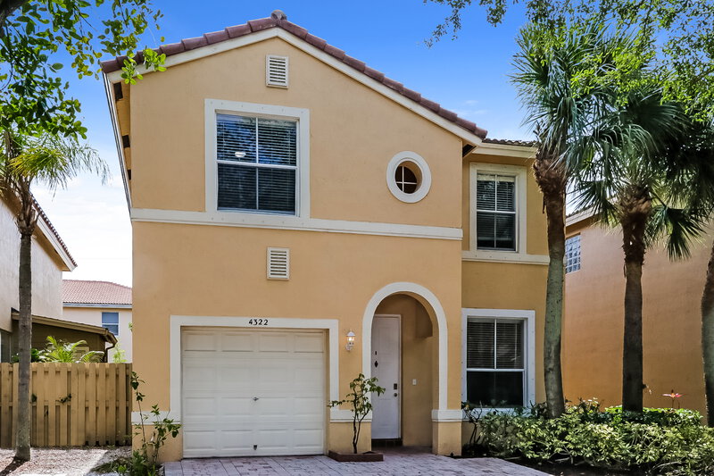 2,590/Mo, 4322 Lake Tahoe Cir West Palm Beach, FL 33409 Front View