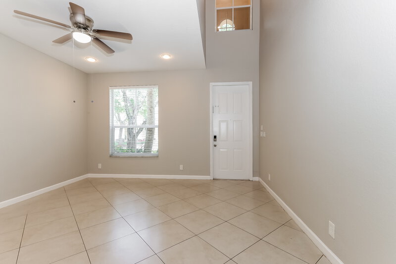2,590/Mo, 4322 Lake Tahoe Cir West Palm Beach, FL 33409 Living Room View