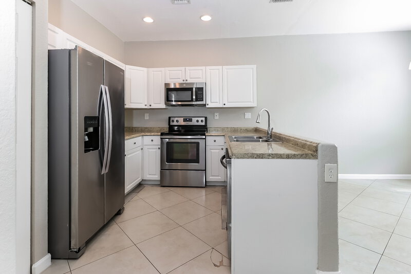2,590/Mo, 4322 Lake Tahoe Cir West Palm Beach, FL 33409 Kitchen View