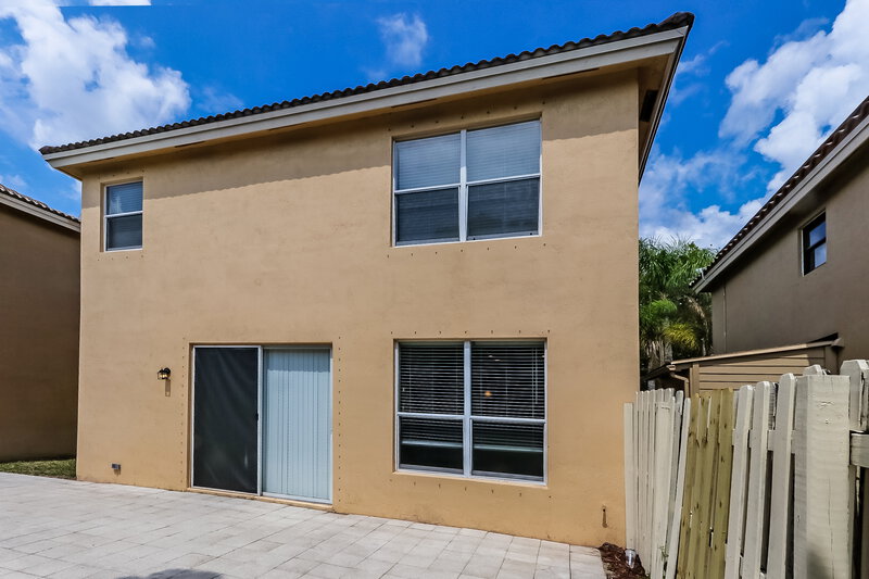 2,590/Mo, 4322 Lake Tahoe Cir West Palm Beach, FL 33409 Rear View