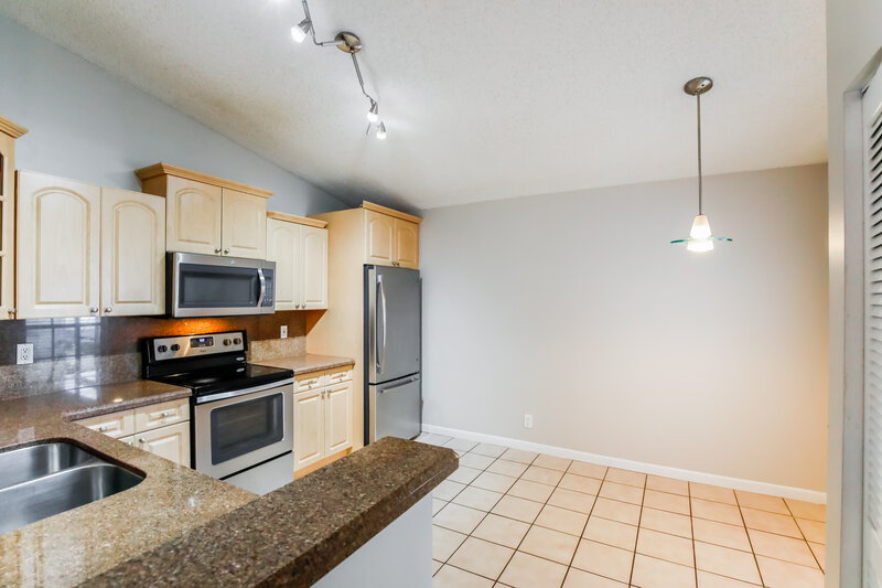 3,235/Mo, 333 W Riverbend Dr Sunrise, FL 33326 Kitchen View