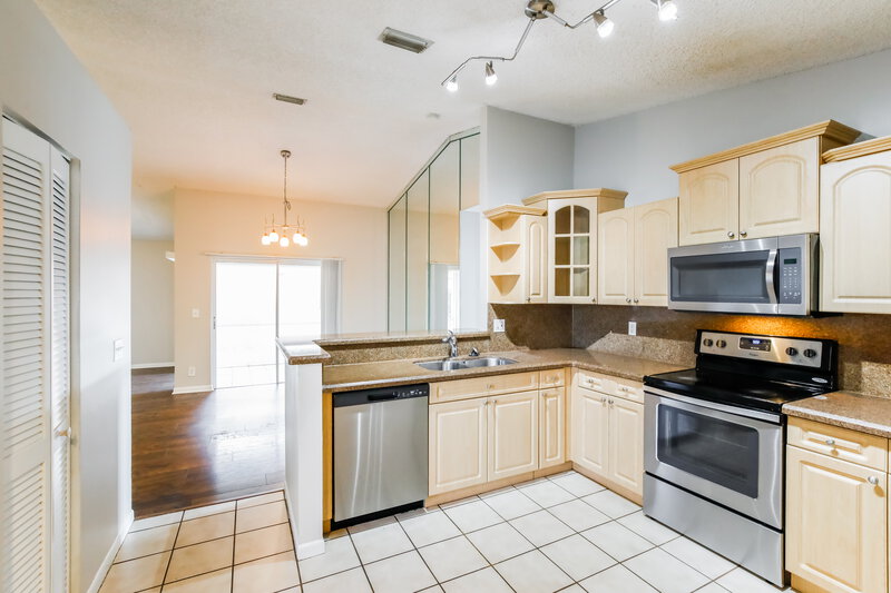 3,235/Mo, 333 W Riverbend Dr Sunrise, FL 33326 Kitchen View 2