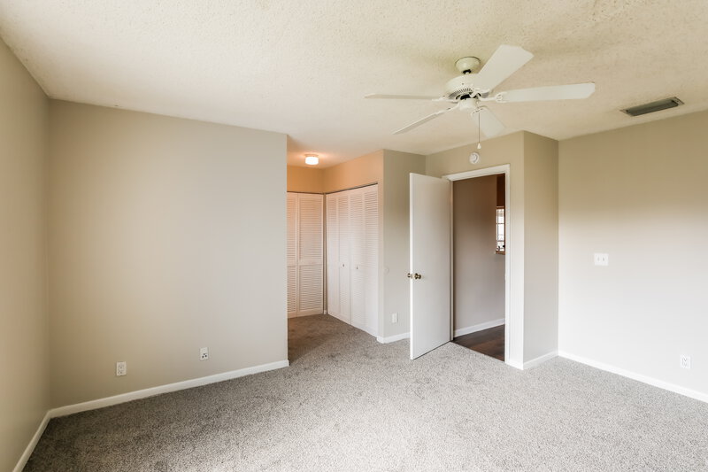 3,235/Mo, 333 W Riverbend Dr Sunrise, FL 33326 Main Bedroom View 2