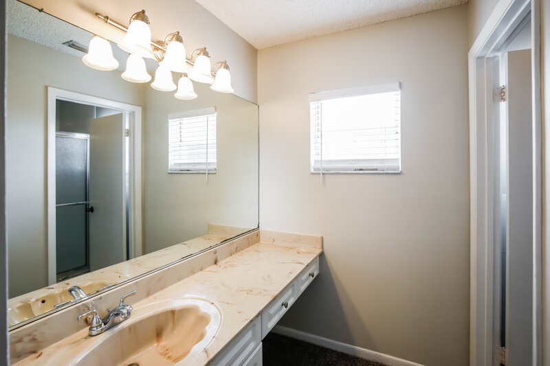 3,235/Mo, 333 W Riverbend Dr Sunrise, FL 33326 Main Bathroom View