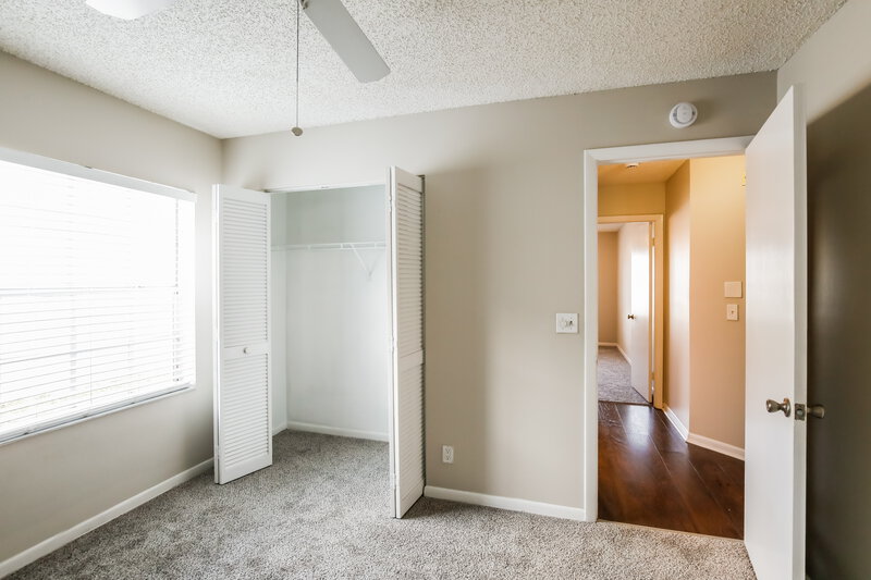 3,235/Mo, 333 W Riverbend Dr Sunrise, FL 33326 Bedroom View 2