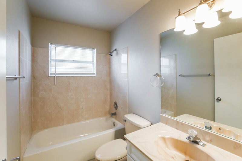 3,235/Mo, 333 W Riverbend Dr Sunrise, FL 33326 Bathroom View