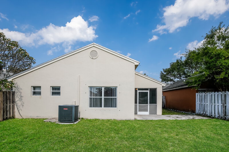 3,235/Mo, 333 W Riverbend Dr Sunrise, FL 33326 Rear View