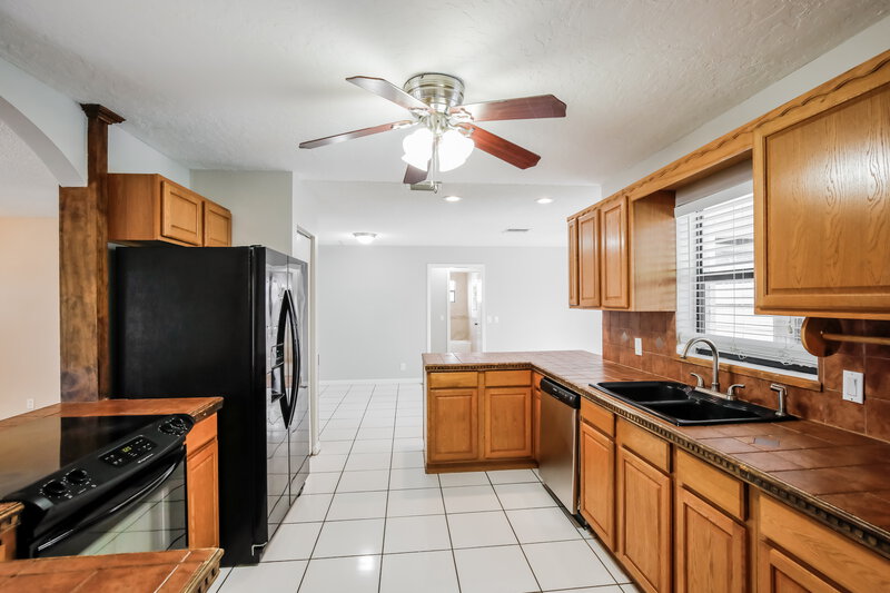 3,020/Mo, 109 Granada St Royal Palm Beach, FL 33411 Kitchen View