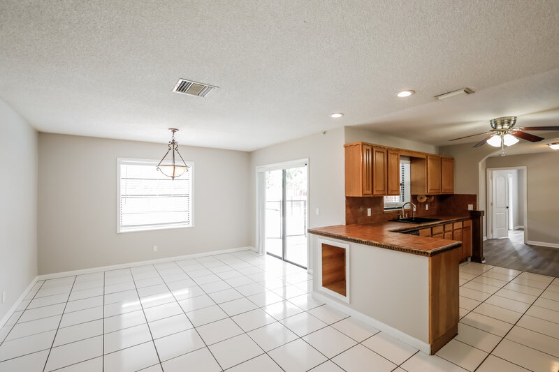 3,020/Mo, 109 Granada St Royal Palm Beach, FL 33411 Family Room View 2