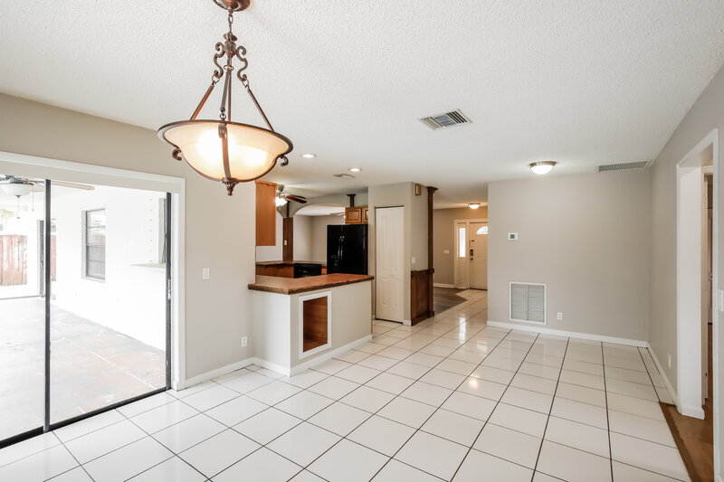 3,020/Mo, 109 Granada St Royal Palm Beach, FL 33411 Family Room View 3