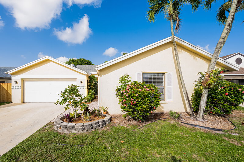 3,295/Mo, 21080 Woodspring Ave Boca Raton, FL 33428 External View