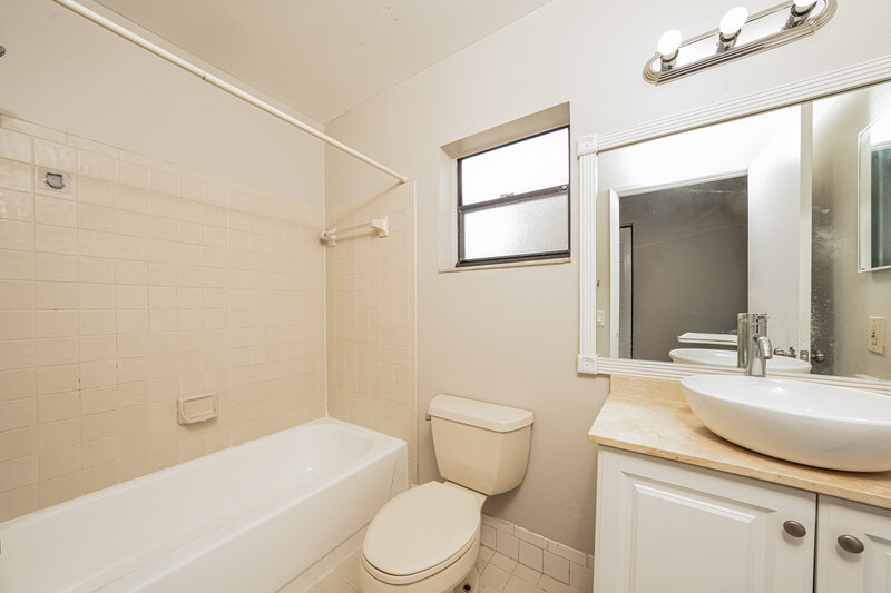 3,295/Mo, 21080 Woodspring Ave Boca Raton, FL 33428 Main Bathroom View