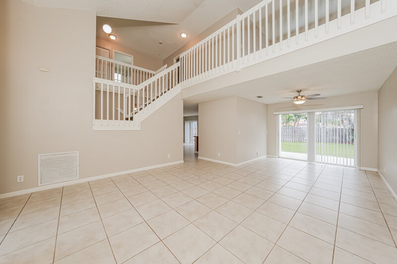 3,430/Mo, 7142 Davit Cir Lake Worth, FL 33467 Living Room View 2