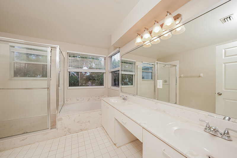 3,430/Mo, 7142 Davit Cir Lake Worth, FL 33467 Main Bathroom View
