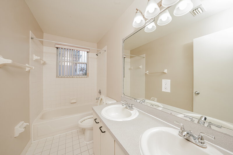 3,430/Mo, 7142 Davit Cir Lake Worth, FL 33467 Bathroom View 2