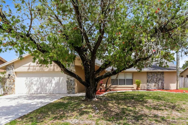 2,985/Mo, 115 Valencia St Royal Palm Beach, FL 33411 External View