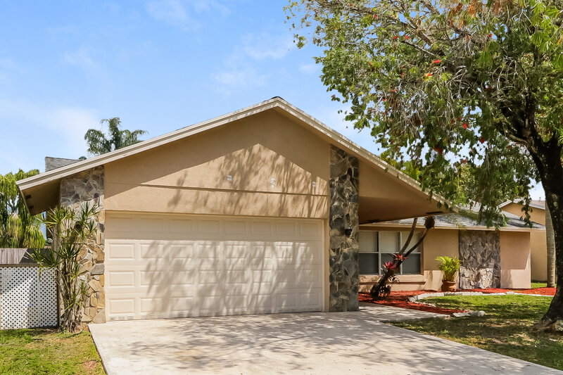 2,985/Mo, 115 Valencia St Royal Palm Beach, FL 33411 Front View 2