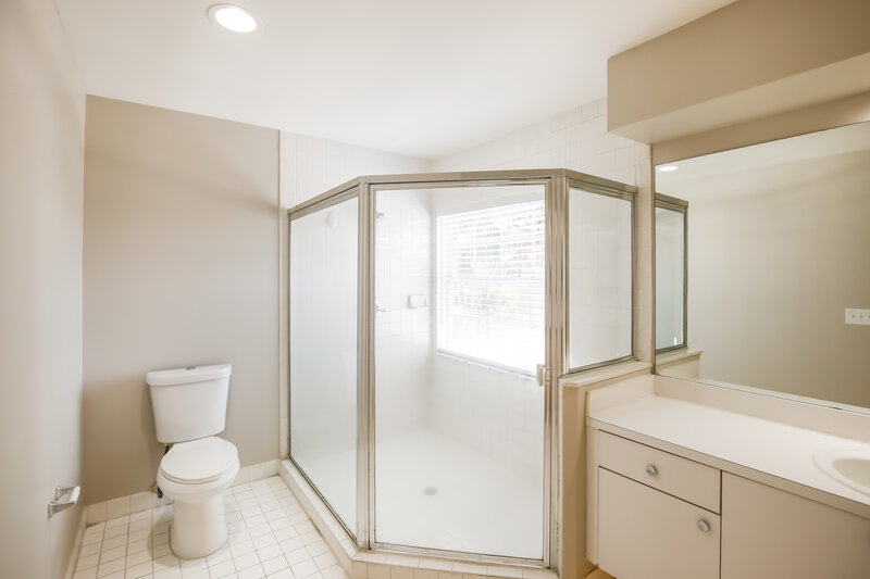 3,890/Mo, 18164 Blue Lake Way Boca Raton, FL 33498 Main Bathroom View