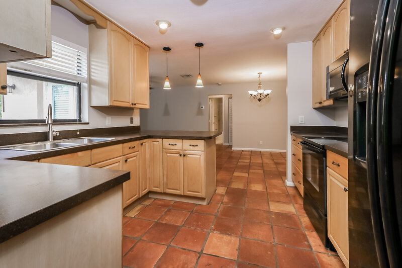 2,620/Mo, 365 La Mancha Ave Royal Palm Beach, FL 33411 Kitchen View 2
