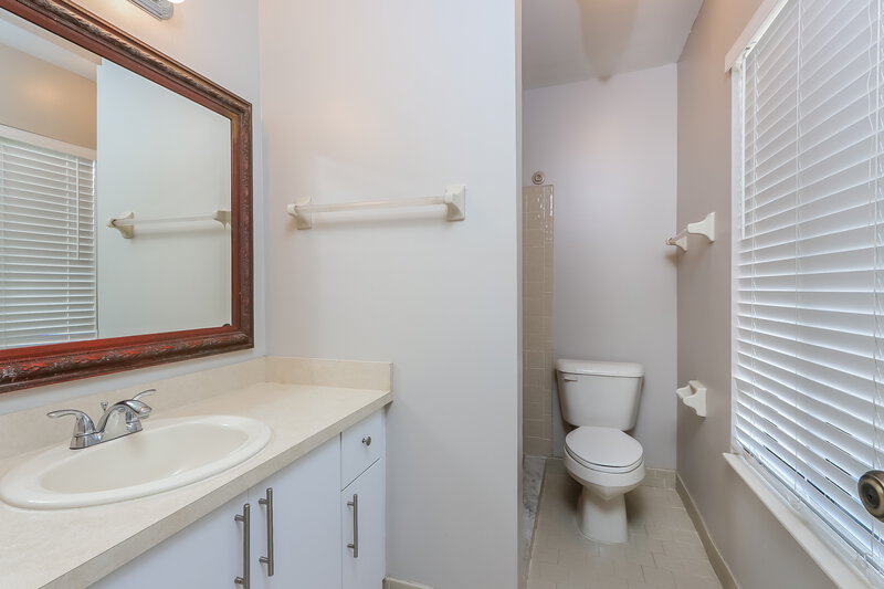 2,620/Mo, 365 La Mancha Ave Royal Palm Beach, FL 33411 Main Bathroom View