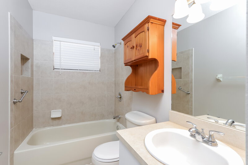 2,620/Mo, 365 La Mancha Ave Royal Palm Beach, FL 33411 Bathroom View