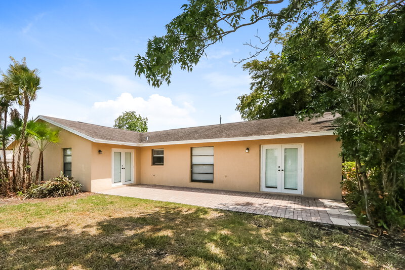 2,620/Mo, 365 La Mancha Ave Royal Palm Beach, FL 33411 Rear View 2