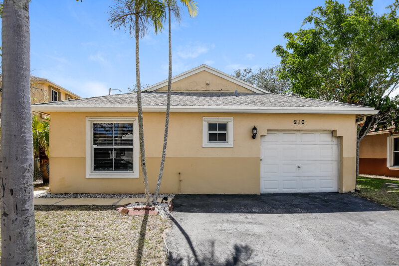 3,495/Mo, 210 NW 207th Way Pembroke Pines, FL 33029 External View