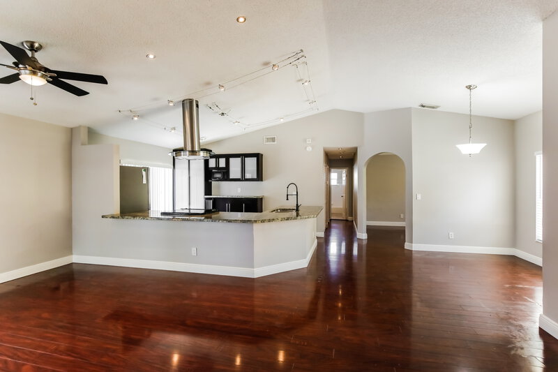 3,495/Mo, 210 NW 207th Way Pembroke Pines, FL 33029 Living Room View 2