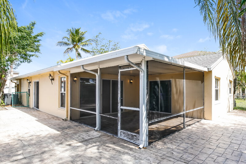 3,495/Mo, 210 NW 207th Way Pembroke Pines, FL 33029 Rear View