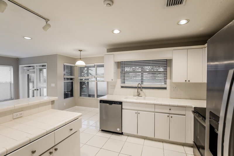 3,355/Mo, 7354 Michigan Isle Rd Lake Worth, FL 33467 Kitchen View