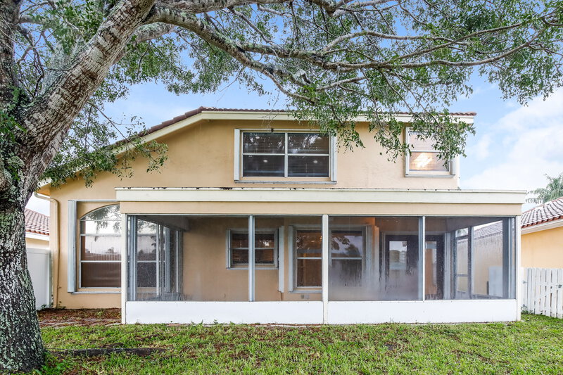 3,355/Mo, 7354 Michigan Isle Rd Lake Worth, FL 33467 Rear View