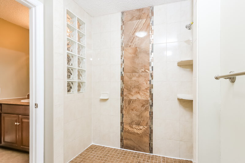 3,005/Mo, 20654 Carousel Cir W Boca Raton, FL 33434 Main Bathroom View 2