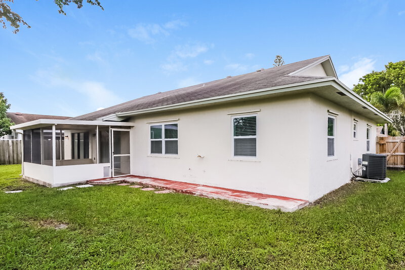 3,005/Mo, 20654 Carousel Cir W Boca Raton, FL 33434 Rear View