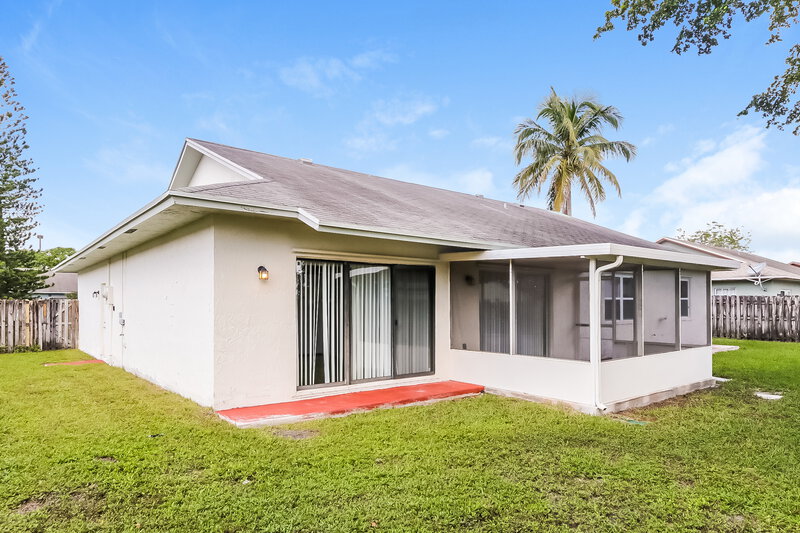 3,005/Mo, 20654 Carousel Cir W Boca Raton, FL 33434 Rear View 2