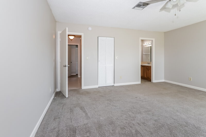 2,915/Mo, 106 Paseo Ct Royal Palm Beach, FL 33411 Main Bathroom View